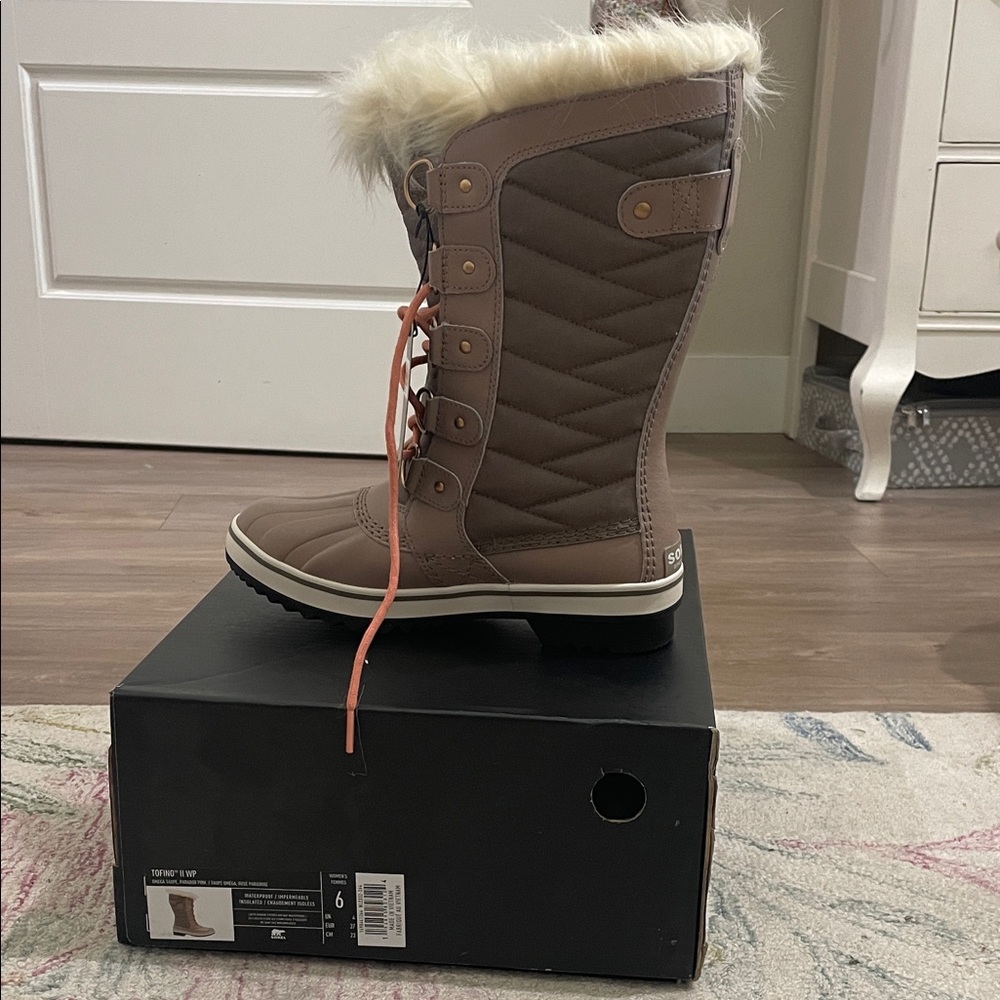 Sorel Women's Tan Winter Boots with Faux Fur